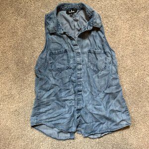 Lulus Sleeveless Button Down Collared Denim Shirt | Size: S